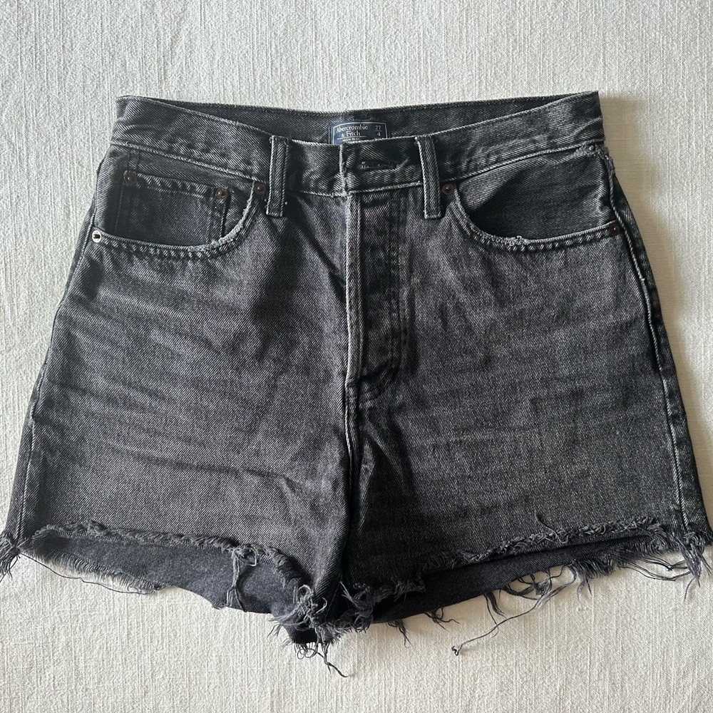 Abercrombie & Fitch 4” High Rise Jean Short in Black